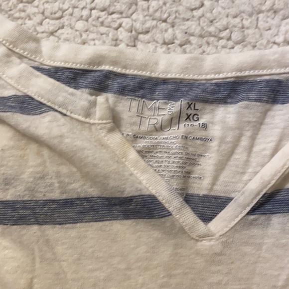 White and blue striped shirt - Picture 2 of 4